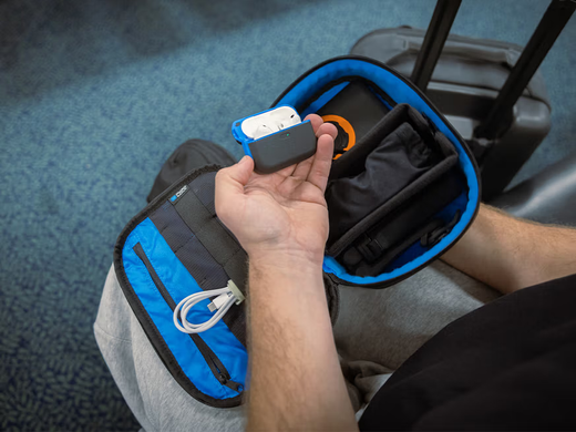 Чехол Thule Quad Lock&trade; - AirPods 4