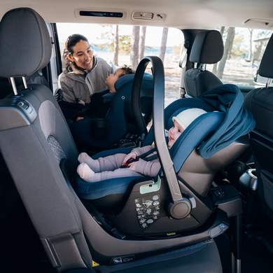 Дитяче автокрісло Thule Elm Connect 180 (Black)